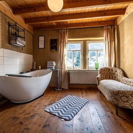 Historisches Ferienhaus "Zur Linde" Hausten エクステリア 写真