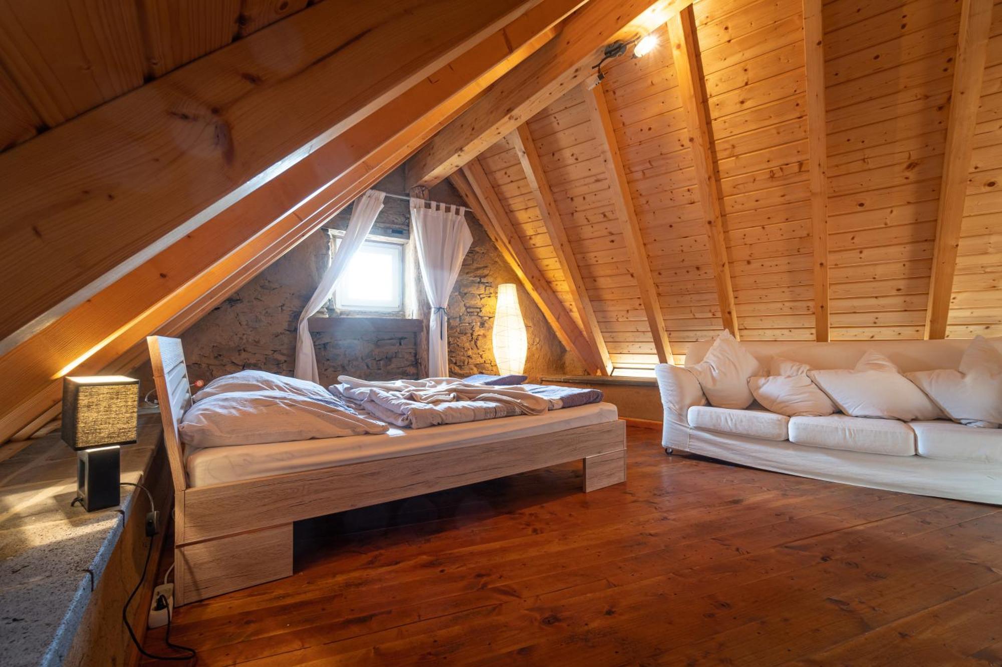 Historisches Ferienhaus "Zur Linde" Hausten エクステリア 写真