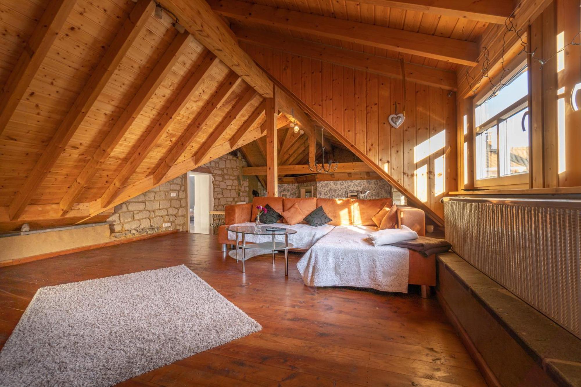 Historisches Ferienhaus "Zur Linde" Hausten エクステリア 写真