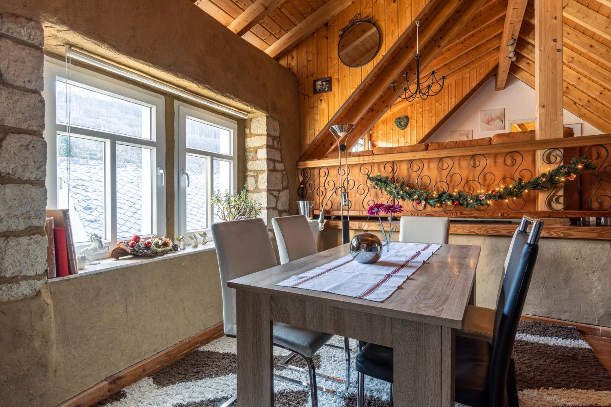 Historisches Ferienhaus "Zur Linde" Hausten エクステリア 写真
